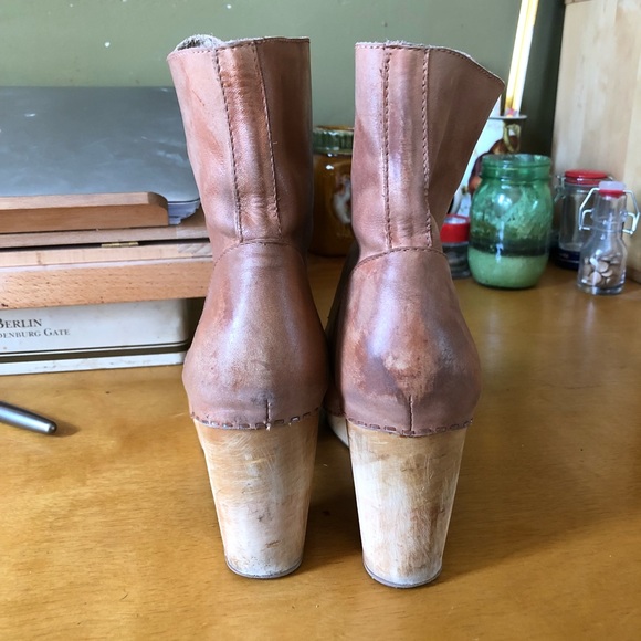 SOLD Woodies Wood Clog Boots Distressed - Picture 3 of 3